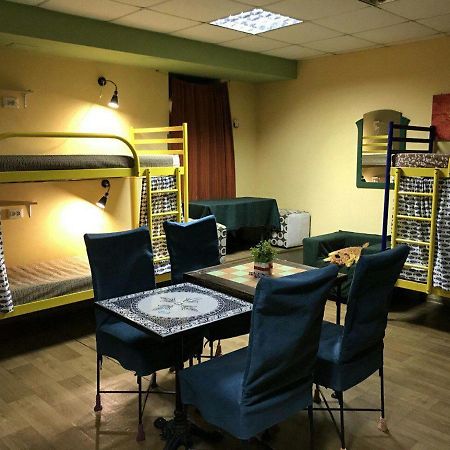 Fish Andrey Hostel Днепър Екстериор снимка